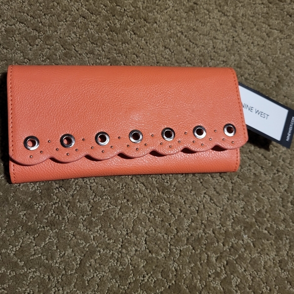NWT Nine West Peach Scallop Clutch/Wallet - Picture 1 of 4